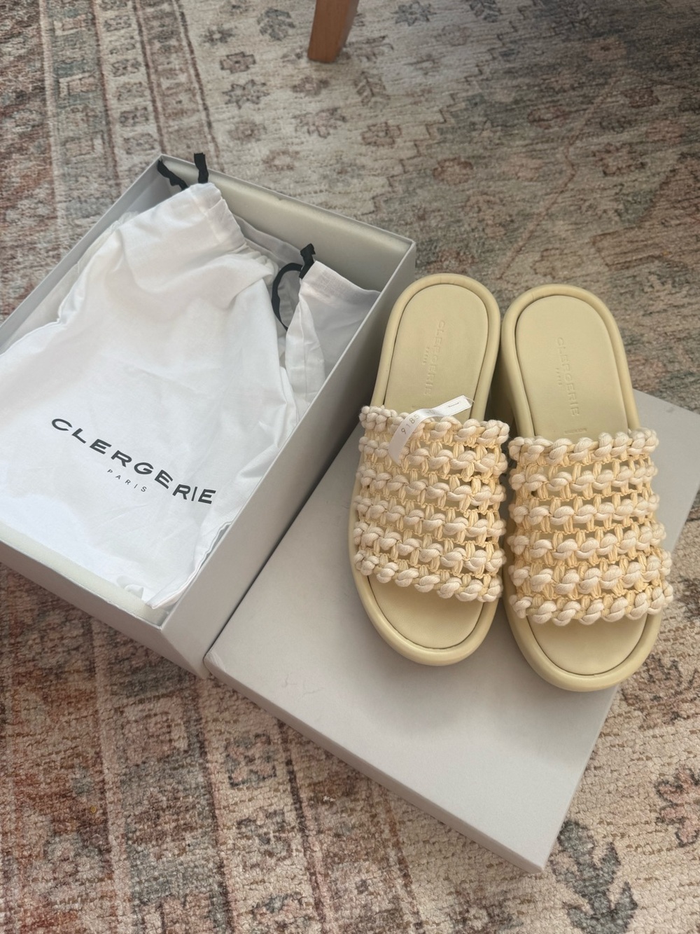NWT Robert Clergerie Raffia Slides